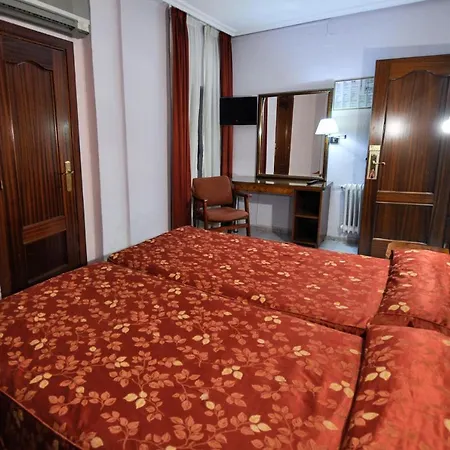 Aragon Hotel *
