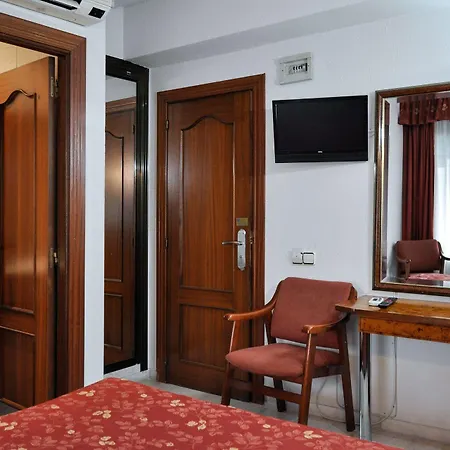 Aragon Hotel *