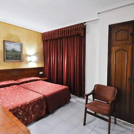 Aragon Hotel *