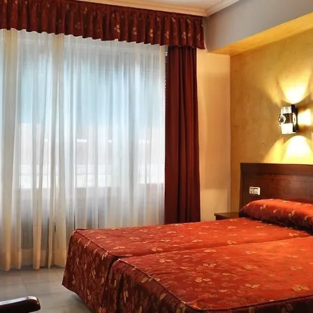 Aragon Hotel *